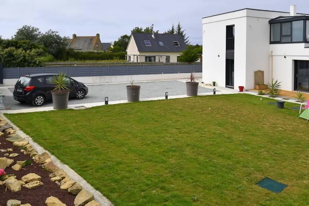 La Villa Des Amiets, Piscine Chauffee Et A 500 M De La Plage Cléder