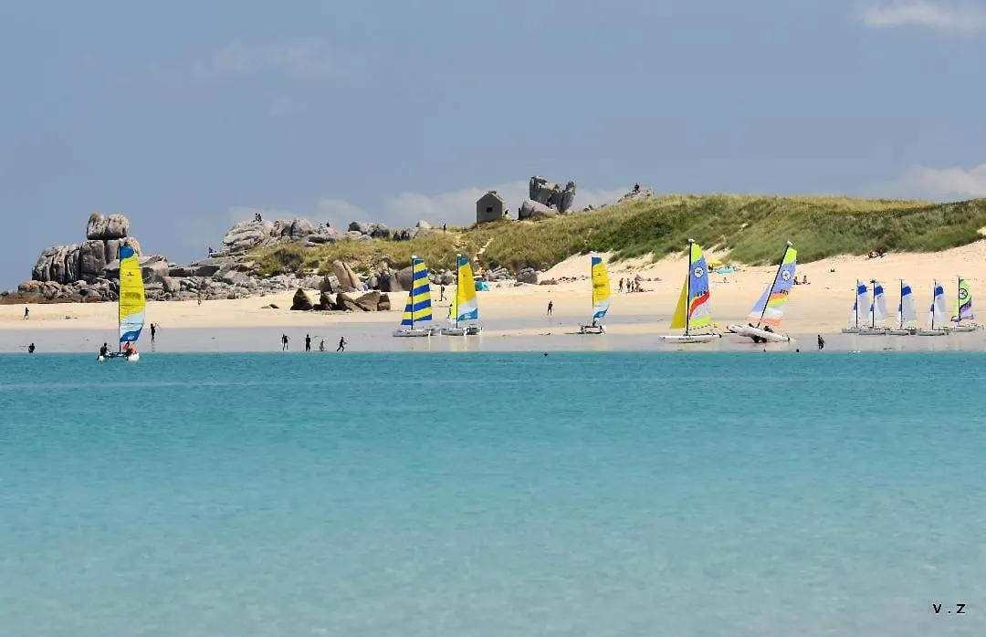 Cléder La Villa Des Amiets, Piscine Chauffee Et A 500 M De La Plage צרפת