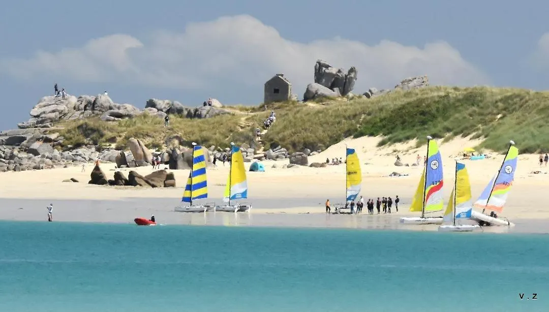 La Villa Des Amiets, Piscine Chauffee Et A 500 M De La Plage Cléder