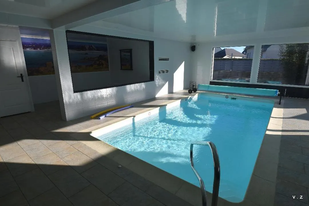 La Villa Des Amiets, Piscine Chauffee Et A 500 M De La Plage Cléder