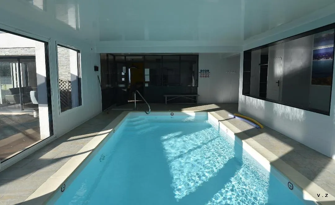 Cléder La Villa Des Amiets, Piscine Chauffee Et A 500 M De La Plage