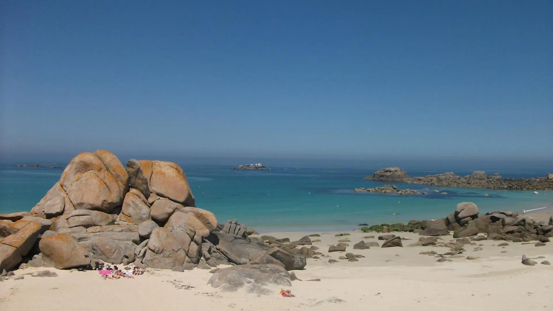 La Villa Des Amiets, Piscine Chauffee Et A 500 M De La Plage Cléder